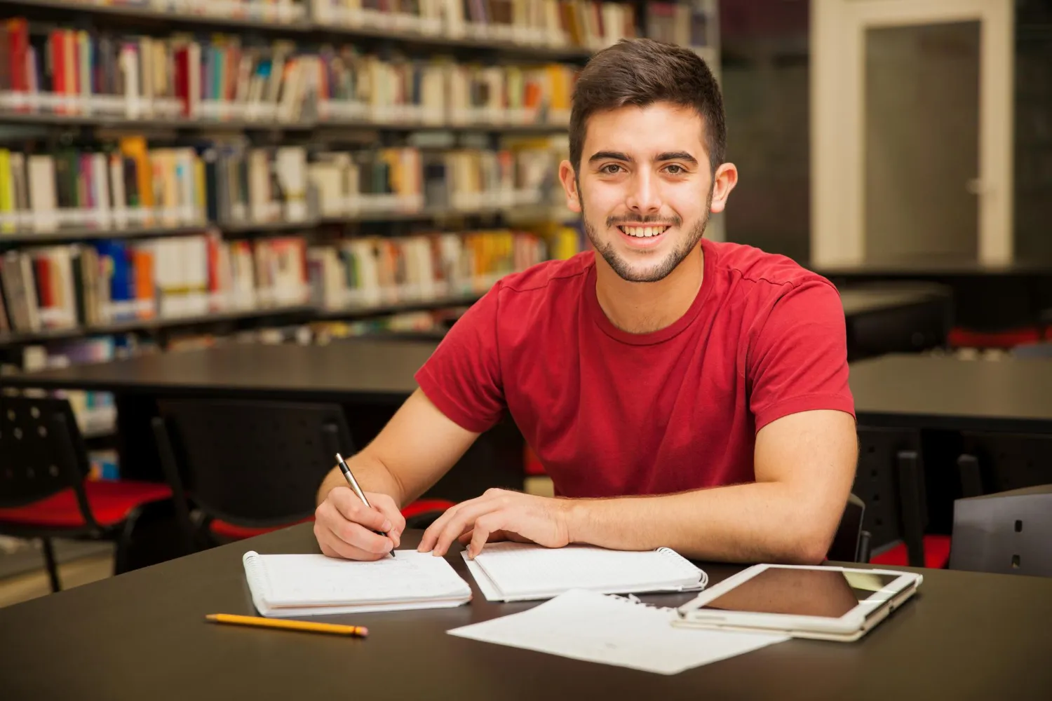 student writing a UCAS personal statement